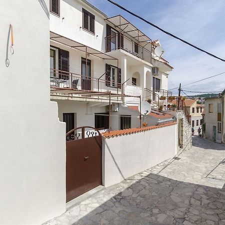 Apartment Murva Примоштен Экстерьер фото