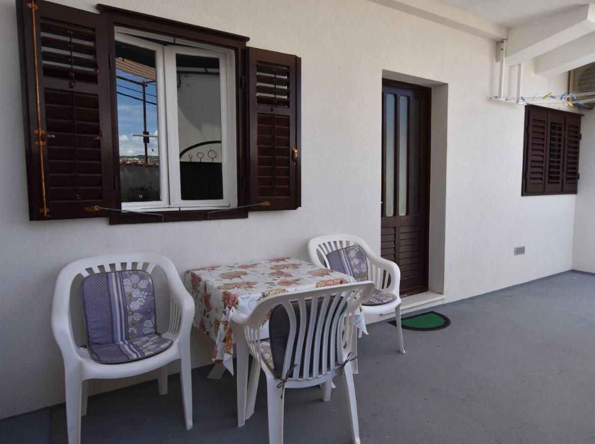 Apartment Murva Примоштен Экстерьер фото