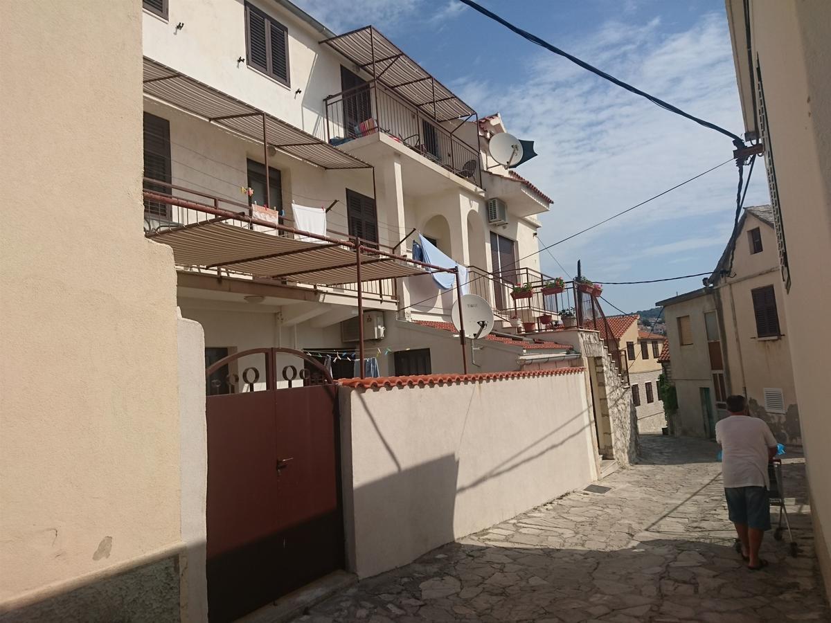 Apartment Murva Примоштен Экстерьер фото